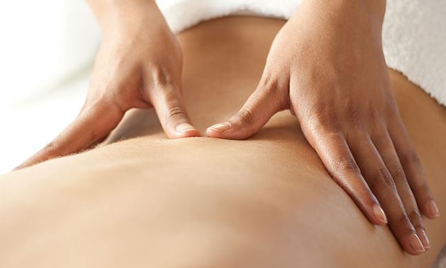 Massage lưng có tác dụng gì? Cách massage tại nhà hiệu quả