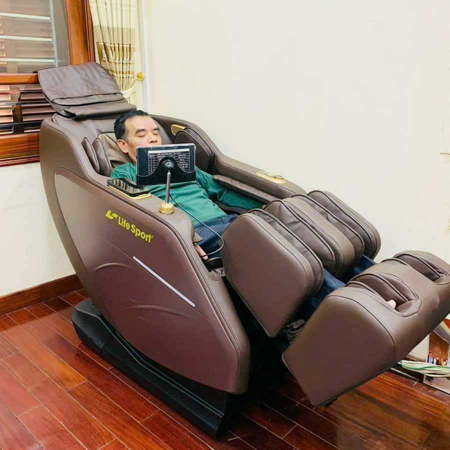 Chú Hạnh Ở Quảng Trị Được Con Gái Tặng Ghế Massage Lifesport LS-369