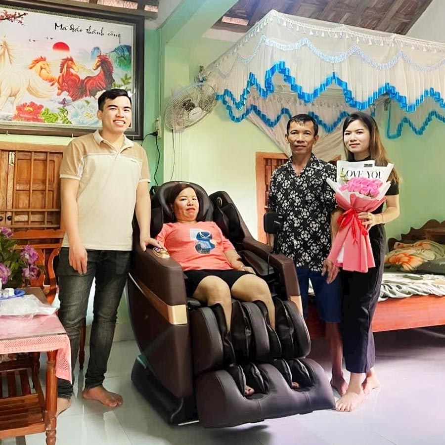 Chị Châu Ở Nha Trang Mua Ghế Massage Lifesport LS-288 Tặng Bố Mẹ