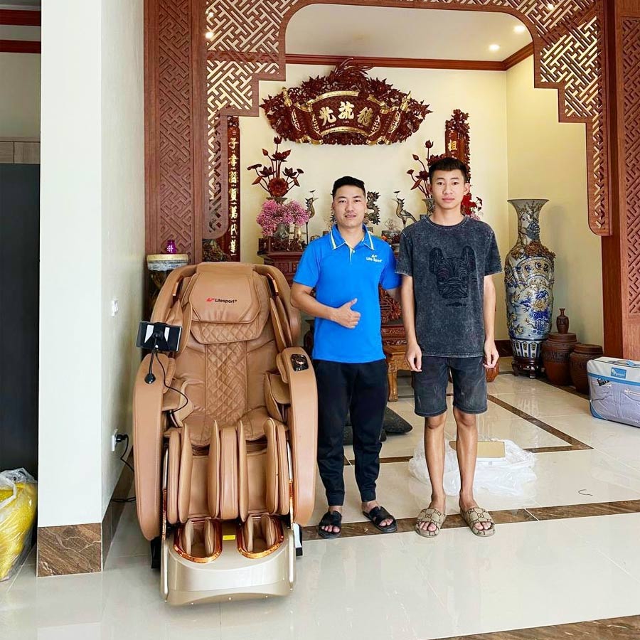 Chú Long Ở Bình Dương Đã Chọn Ghế Massage Lifesport LS-799