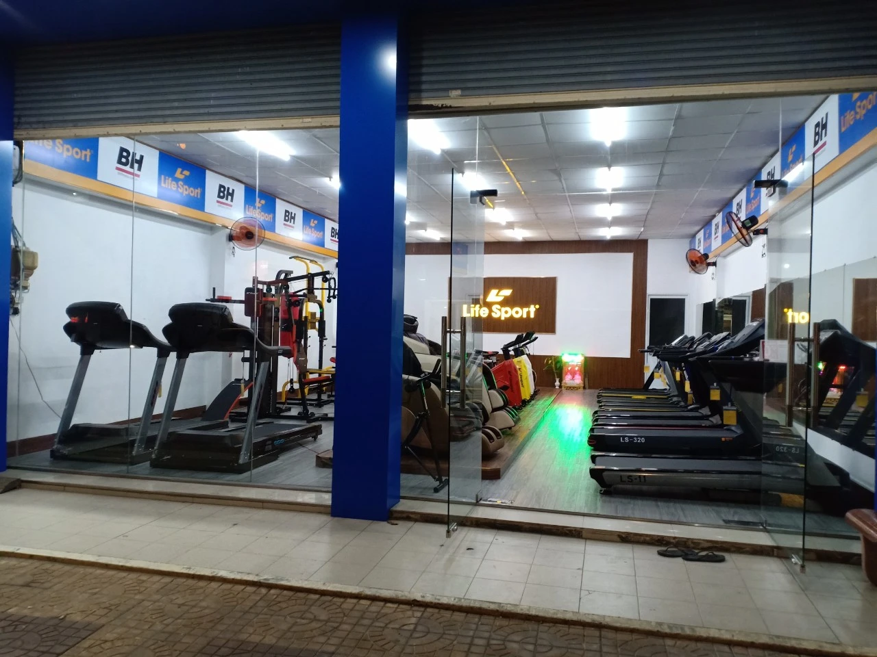 chi nhánh life sport ghế massage cần thơ