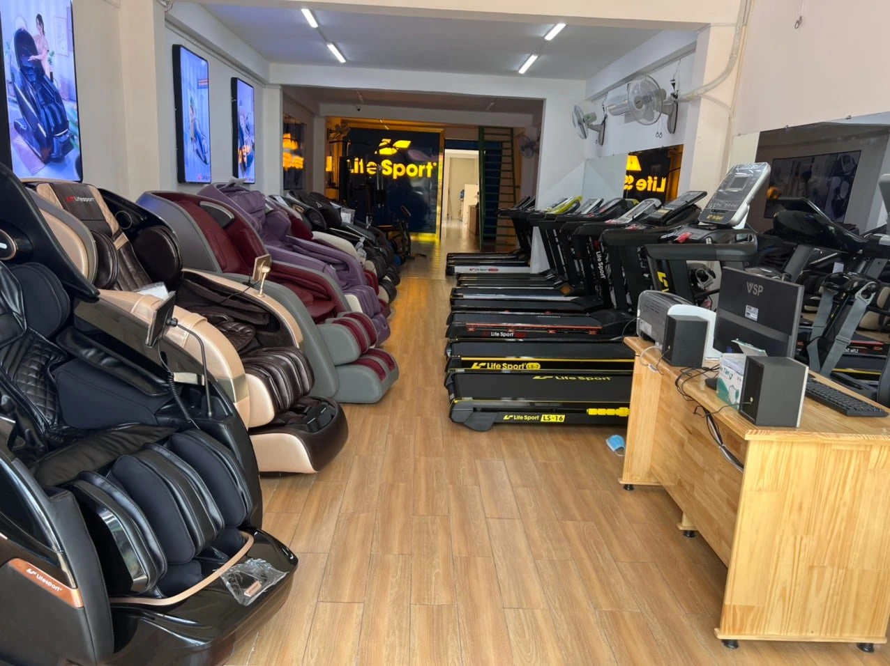 Hình ảnh tại cửa hàng