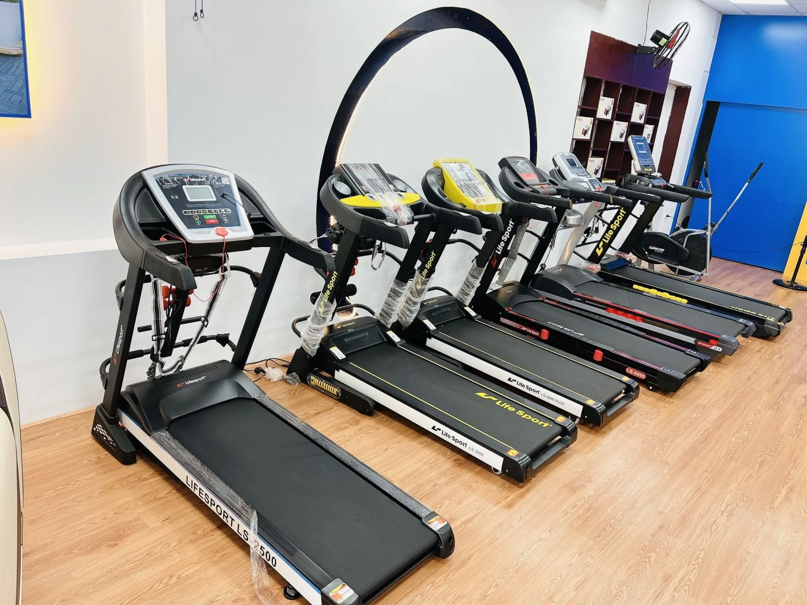 Những kinh nghiệm khi lựa chọn mua máy chạy bộ tại Lifesport