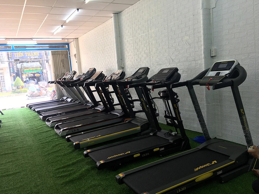Máy chạy bộ trưng bày tại Lifesport TP. Long Xuyên, An Giang