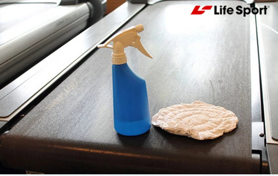 Tra dầu máy chạy bộ dễ thực hiện