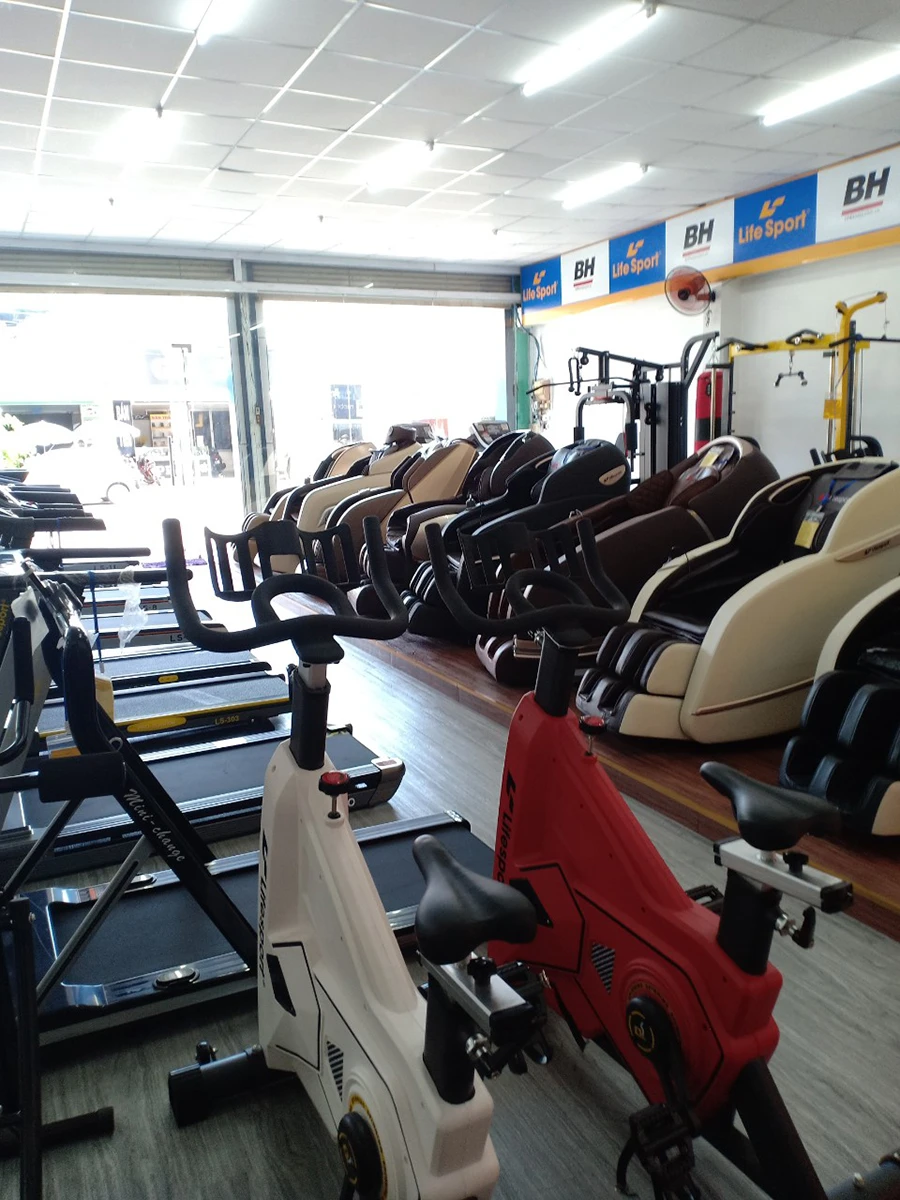 Các dòng sản phẩm trưng bày tại Lifesport | xe đạp tập, máy chạy bộ