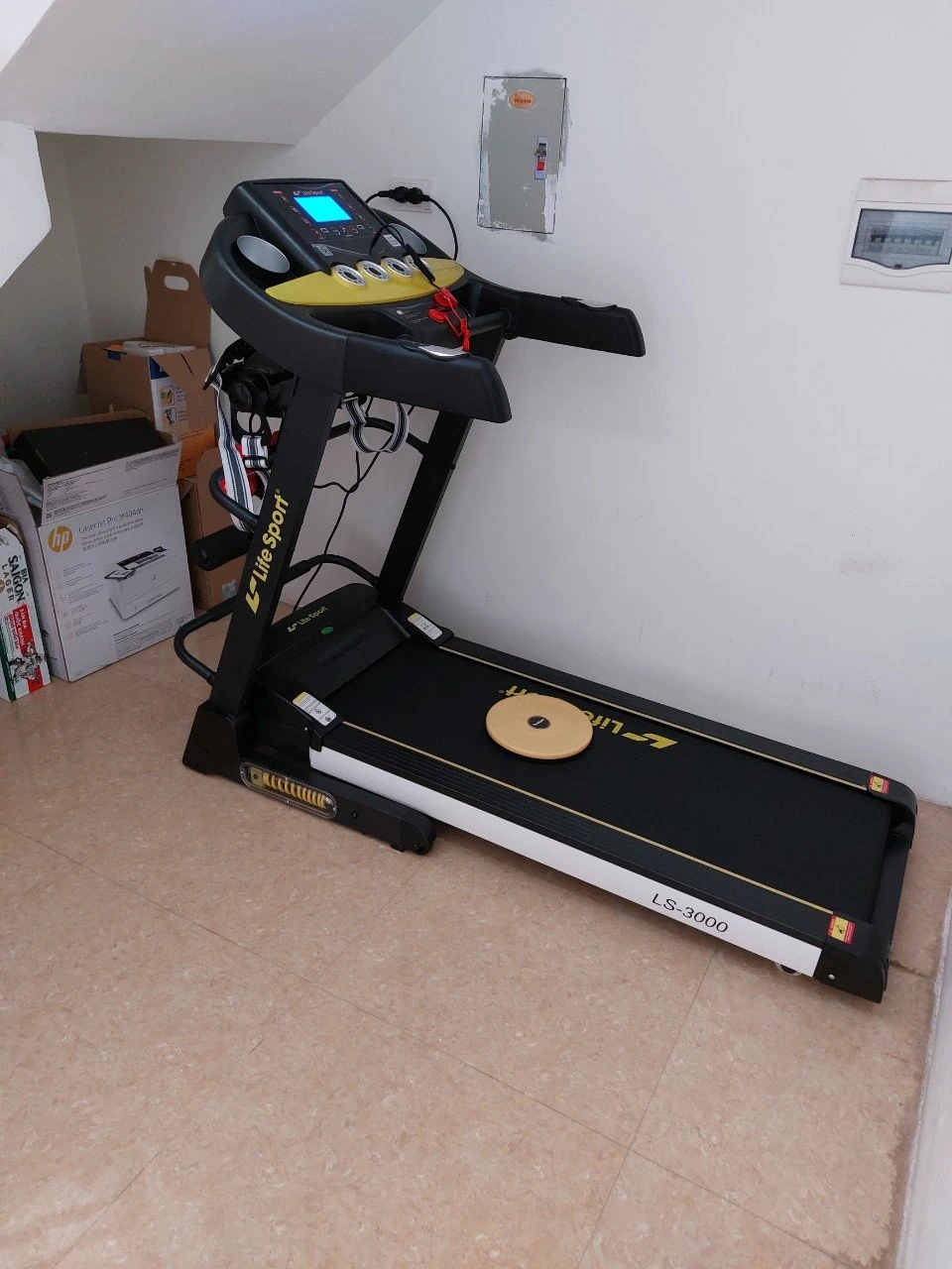 Giao Ghế Massage Lifesport LS-2200 Cho Anh Chiến Tại Hà Nội