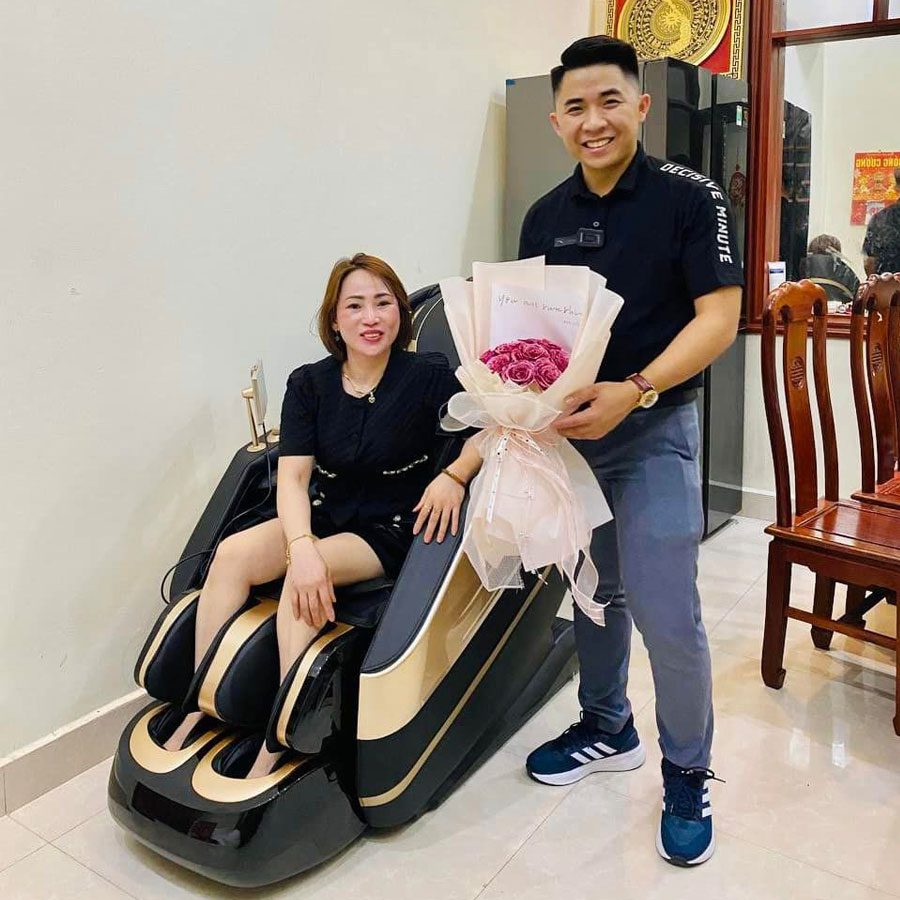 Chị Hạnh Ở Bắc Ninh Được Tặng Ghế Massage Lifesport LS-359 Nhân Dịp 20/10 