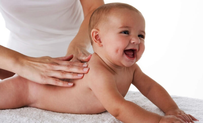 Cách Massage Cho Bé 1 Tháng Tuổi- Mẹ Nên Biết