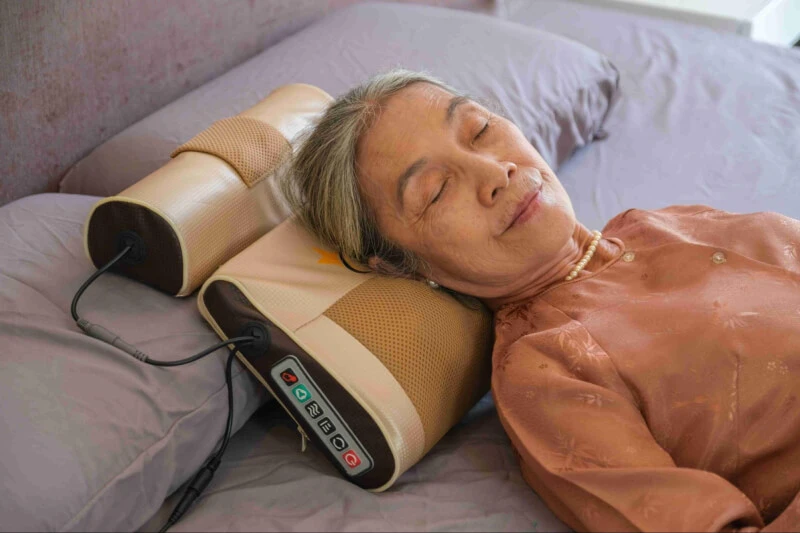 gối massage hồng ngoại có tốt không